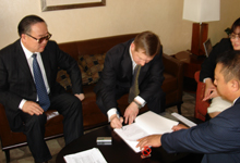 Подписание соглашения между правительствами провинцией Хэйлуцзин (КНР) и Тувой (РФ). Фото предоставлено правительством Тувы