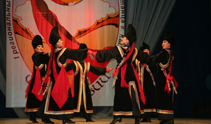Первый региональный фестиваль национальных ансамблей песни и танца. Тува. Фото Оюмыы Хомушку