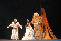 Сцена из спектакля Король Лир Тувинского музыкально-драматического театра. Фото Дины Оюн