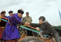 Открытие конных скачек в Туве собрало более 400 участников