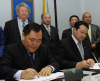 Глава Тувы встретился с губернатором Убсанурского аймака Монголии