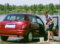 Полицейские Тувы взялись за любителей помыть автомобили в Енисее