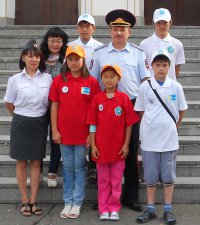 Дети тувинских полицейских осваивают дорогу дружбы между Тувой и Монголией