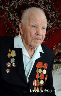 Тува: 99 лет исполняется командиру легендарного минометного расчета братьев Шумовых