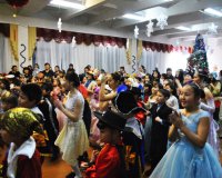 Еще 100 кызылских детей получили от «Единой России» новогодние подарки