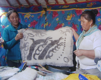 Монгольские тувинцы обучают земляков в Туве забытым секретам древних ремесел