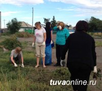 Жители Правобережного микрорайона Кызыла готовят площадку под установку спортсооружений и детского городка