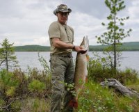 Путин на рыбалке в Туве поймал 21-килограммовую щуку
