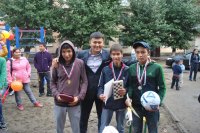 В Кызыле новые дворовые турники выявляют первых чемпионов, а их рекорды обсуждает группа ВКОНТАКТЕ