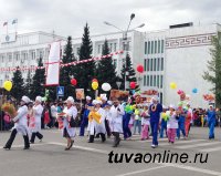 В День города по главной улице Кызыла «проплыл» пароход «Улуг-Хем»