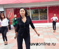 Модельное агентство «Сайс» познакомило кызылчан в День города с новинками моды