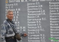 Кызыл. Почетный караул в школе № 1 в память о Герое Советского Союза Михаиле Бухтуеве