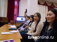 Новосибирские и томские студенты из Тувы обсуждают на конференции проблемы и задачи молодых