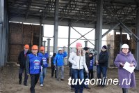 Единороссы ознакомились с ходом строительства спорткомплекса в Чадане (Тува)