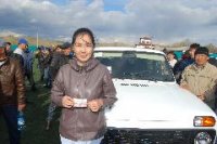 Победители первой лотереи к 100-летию Кызыла уехали на призовых авто с номером "100"