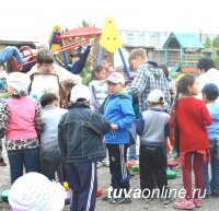 Детвору Кызыла продолжают обеспечивать детскими площадками