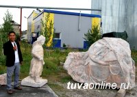 На первом международном скульптурном симпозиуме в Туве сразу два победителя
