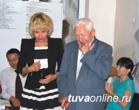Одному из главных созидателей Кызыла Григорию Долгополову вручена медаль к 100-летию города