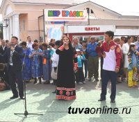 Юбилейные знаки и денежные премии вручены лучшим благоустроителям Кызыла