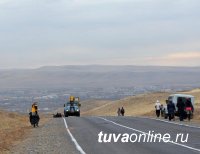 На северном въезде в Кызыл на субботнике собран трактор мусора