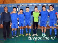 Школа № 11 смогла вырвать победу в самой старшей подгруппе на турнире по мини-футболу школ Кызыла