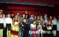 В Кызыле прошел творческий концерт с участием детей-инвалидов «Я рисую Песню!»
