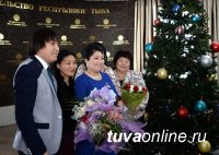 Глава Тувы в канун Нового года вручил государственные награды большой группе заслуженных людей республики