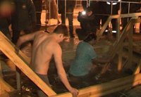 Крещенские купания в Туве в этом году прошли при "теплой" погоде - 25 мороза