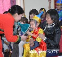 Депутаты Хурала представителей Кызыла организовали утренник для туры детей с ограниченными возможностями