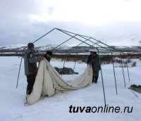 У мест проведения обряда Сан-Салыр установлены 40-местные палатки для обогрева