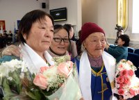 Глава Тувы и спикер Верховного Хурала поздравили землячек с Международным женским днем