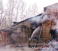 В Кызыле ликвидирован пожар в административном здании парка культуры и отдыха им. Гастелло