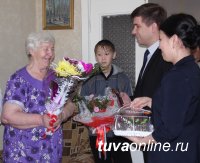 Кызыл: школьники поздравили узников фашистских лагерей