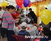 Кызыл: Гигантские пузыри, песочное шоу, концерт, сладости и много общения – для детей с ограниченными возможностями