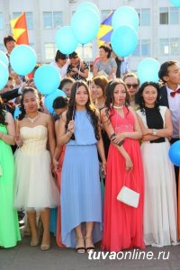 В школах Тувы 27 июня пройдут выпускные балы