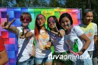 Пляж города Кызыла в День молодежи: "цветное безумие"