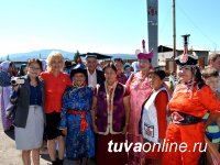 Глава Кызыла Дина Оюн поздравила с 200-летием село Верхнеусинское, где в 1914 году размещалась первая администрация будущей столицы Тувы