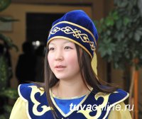 В Кызыле молодежные команды Якутии, Тувы, Хакасии, Алтая соревновались на языковой Олимпиаде