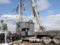 В Кызыле на подстанции "Городская" ведется замена трансформатора, отработавшего 40 лет, на новый