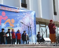 В столице Тувы зрелищной частью праздничных гуляний в День народного единства стал хоровод