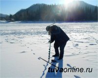 Выход на лед озера Азас Тоджинского района небезопасен