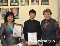Хурал представителей Кызыла отметил благодарностью киностудию «Юность» школы № 10 за успешное выступление на Всероссийском фестивале