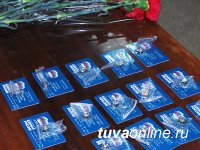 В Туве вручены партийные билеты новым членам партии "Единая Россия"