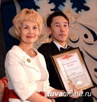 День российского студенчества в Туве отметили Ректорским балом