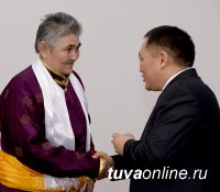 Глава Тувы вручил государственные награды деятелям, внесшим заметный вклад в развитие родной республики
