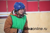 Кызыл: Команда авиаторов победила в мини-турнире по хоккею с мячом