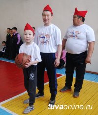 Дедушка, папа и внук Серенбил - самая спортивная семья Кызыла