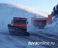 24-25 февраля на расчистку федеральной трассы М-54 «Енисей» направлено более 40 единиц снегоуборочной техники