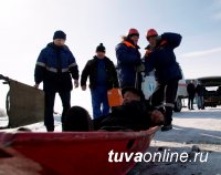 В Туве проведены учения по извлечению автомобиля, провалившегося под лёд