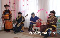 Праздник первой стрижки волос хылбык при поддержке Союза женщин Тувы отметили в Детском доме